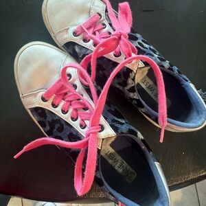 Size 7 used good condition. Nine W. Black Leopard print flat bottom tennis shoes